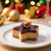 photo d'un cheesecake au foie gras et confiture de figues présenté en forme d'étoile dans une assiette